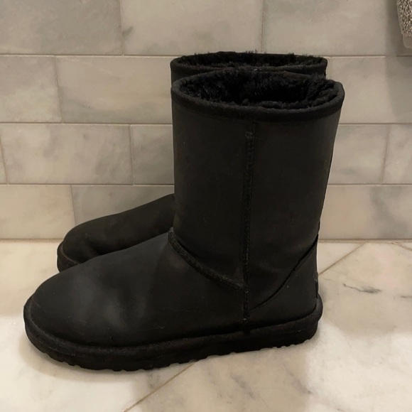 Uggs black size 7 - Picture 2 of 5